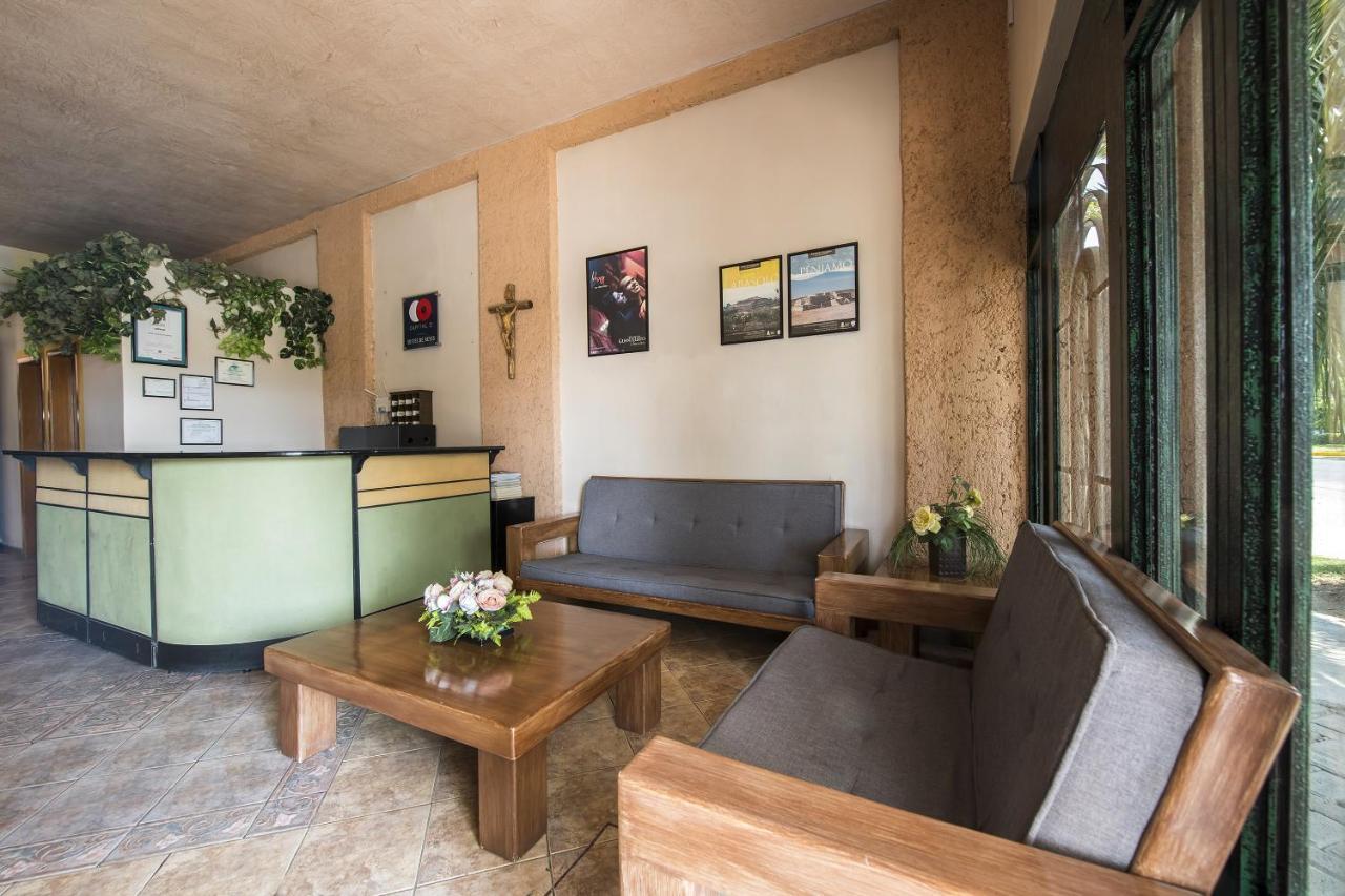 Suites De Reyes Irapuato Exterior foto