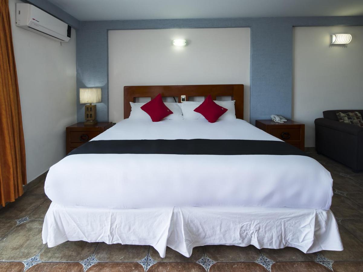 Suites De Reyes Irapuato Exterior foto