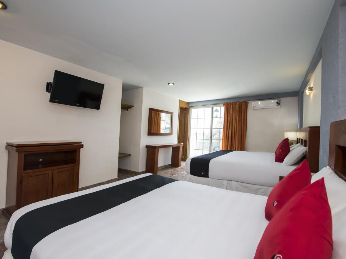 Suites De Reyes Irapuato Exterior foto